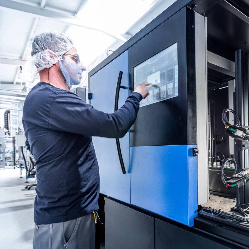 Employee working on the inspection machines