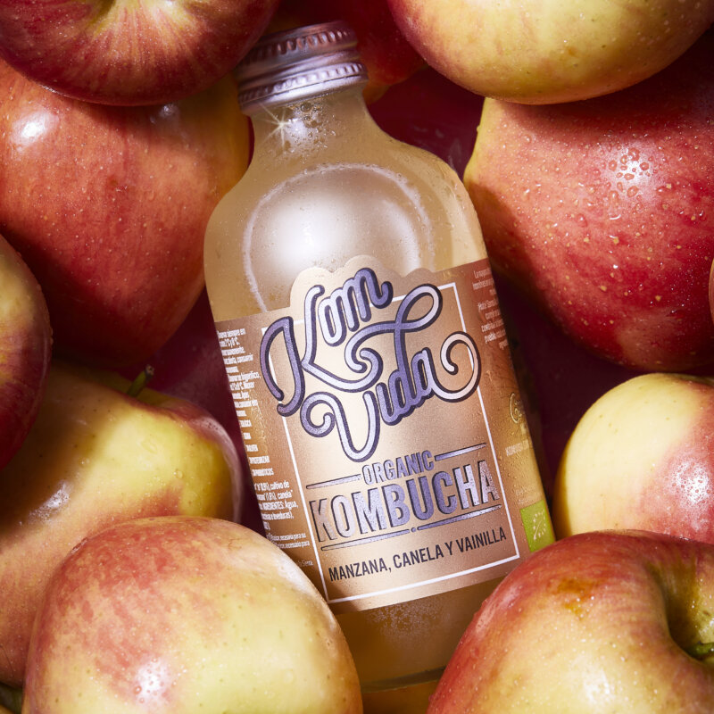 Komvida bottle on apples