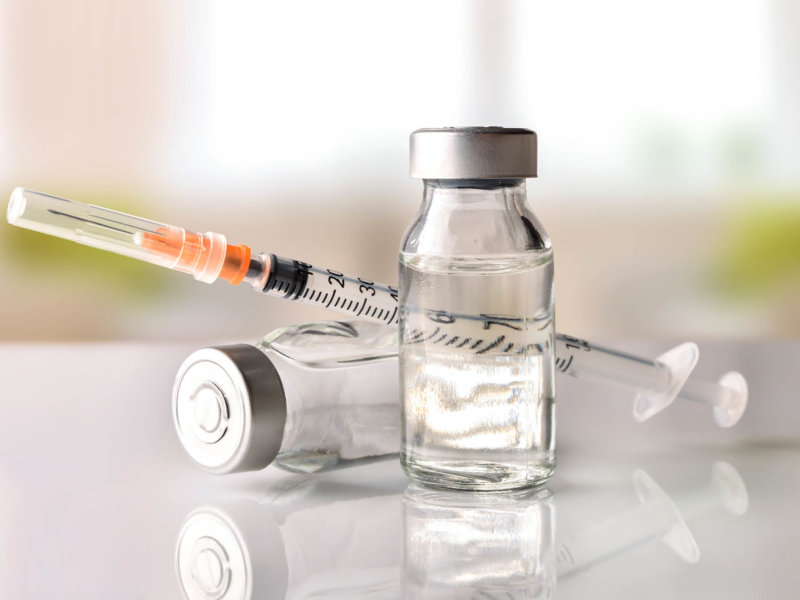 Flint injection bottle with syringe and cap