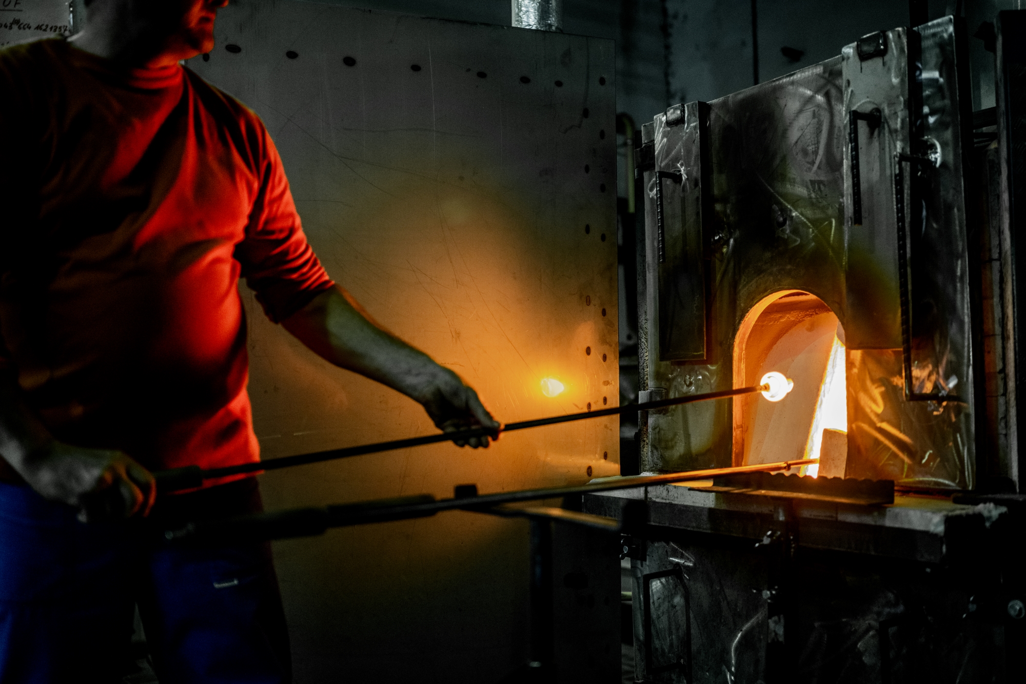 Glass artists at work