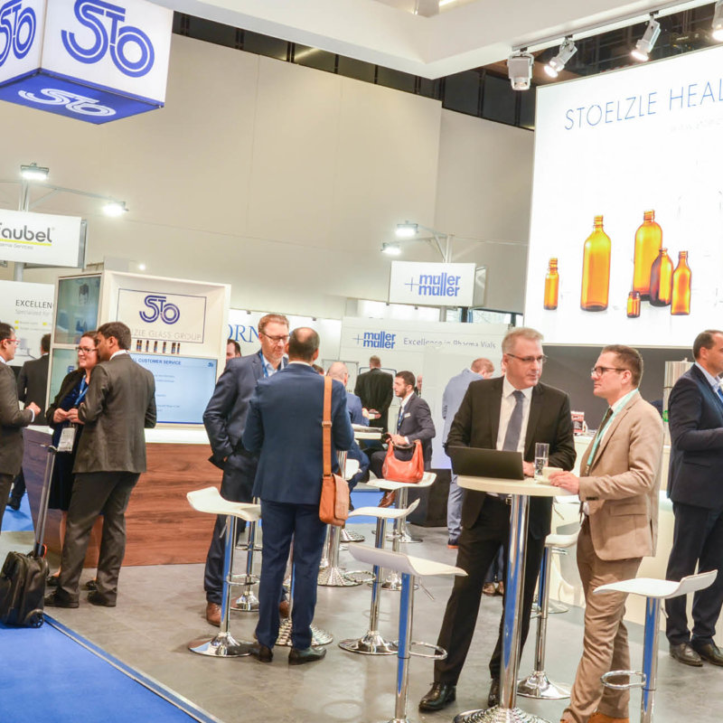 Stoelzle Team at the booth at CphI Worldwide Frankfurt 2019-1