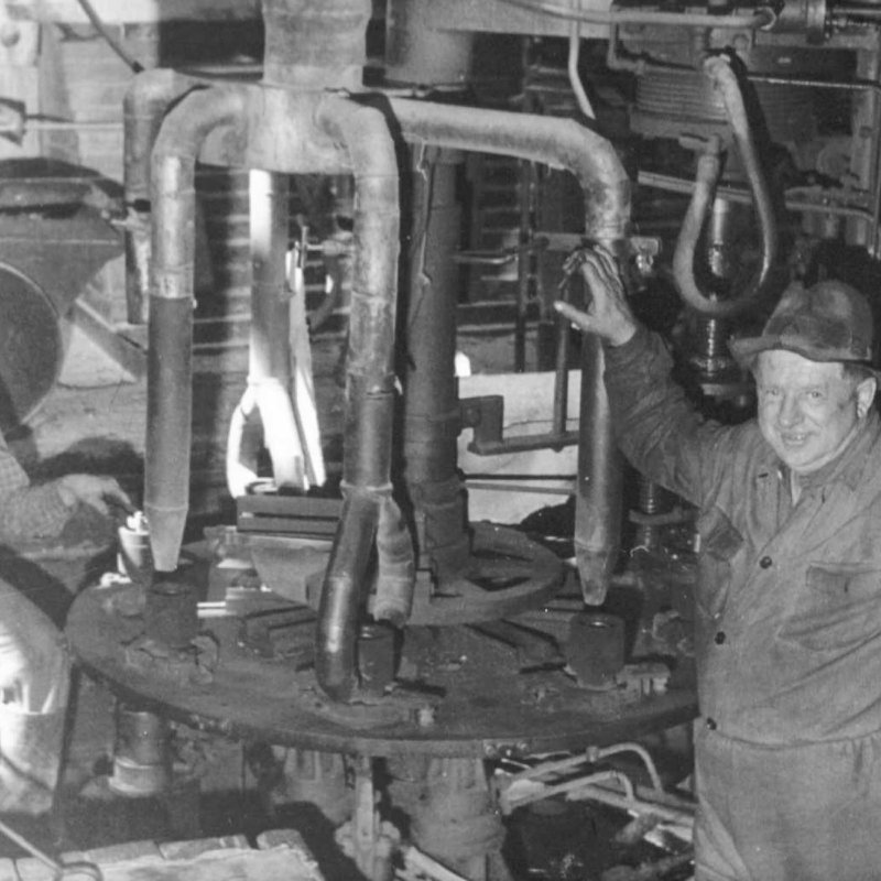 Historic picture of two operators at semi autometed glass forming machine